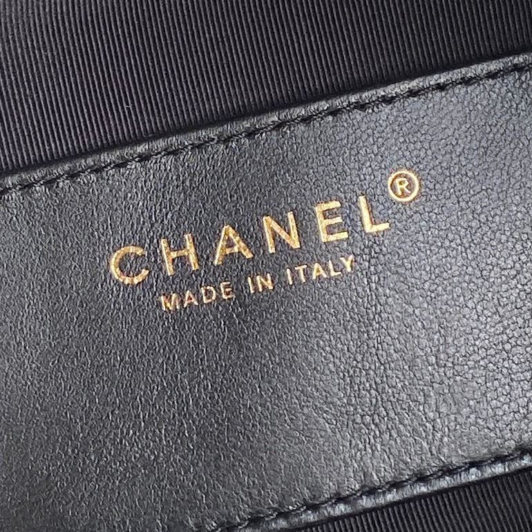 Ch**el bucket bags
